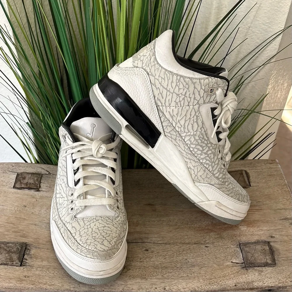 Air Jordan 3 Retro Flip Sneakers